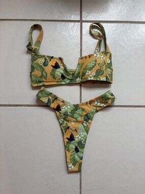 Tropical bikini set